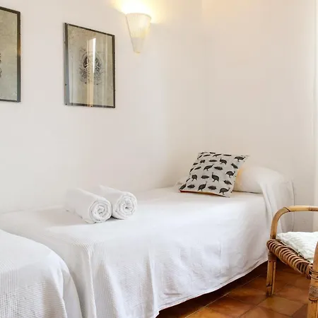 Kika Villa *